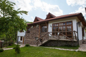 Самостоятелна къща за гости с изглед към планината Вила Марк, Rashkovo